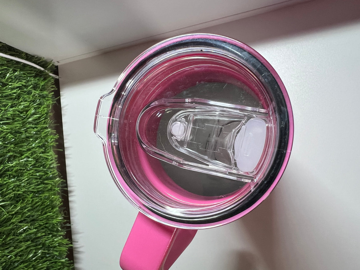 SS Skinny 20oz pink tumbler w/ handle - Sweet but twisted