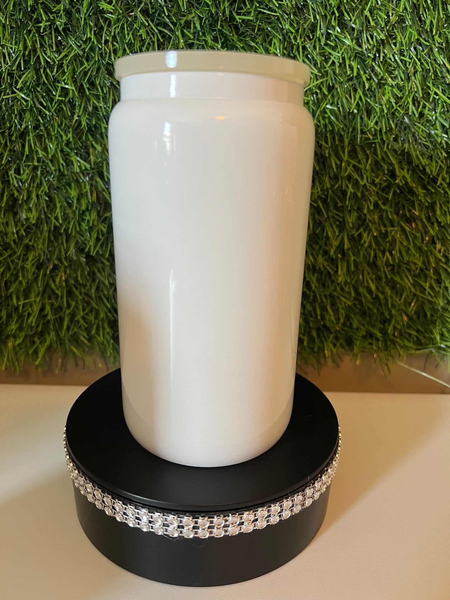 Solid white 16oz cup- Checkered strawberry